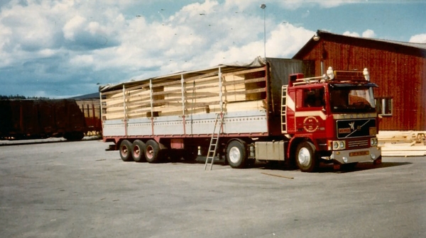 Hout laden bij Ole Dahl in Farstorp (S)