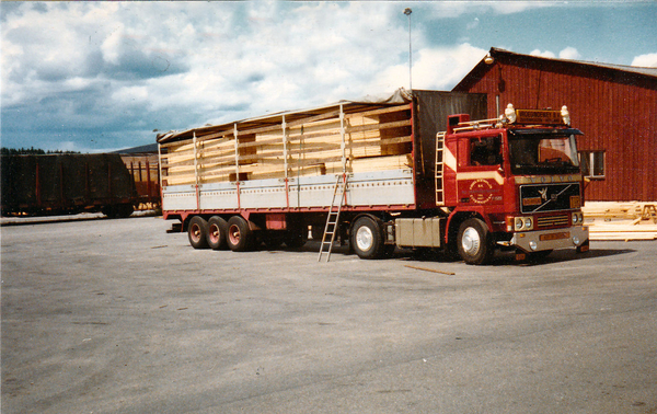 Hout geladen