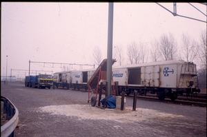 Laden bij het spoor