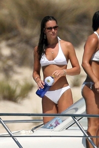 Kate Middleton Shows Off Her White Hot Bikini Body www.GutterUnce