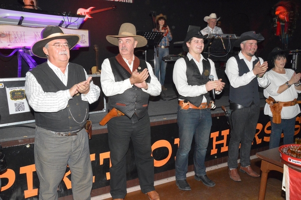 44026601_10212860865624463_6983082293141176320_o_1021286086554446