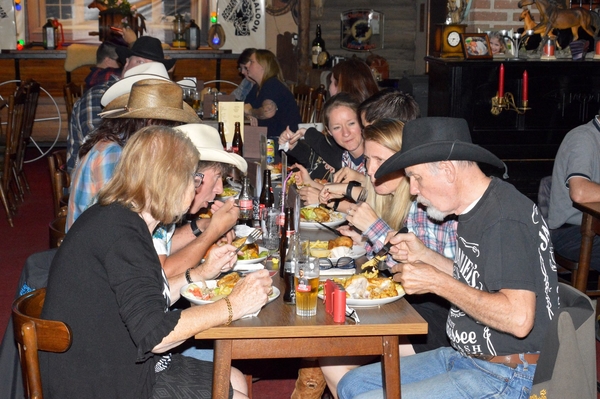 44027542_10212860830583587_99155255672963072_o_10212860830543586