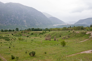 0003-vlakte-tussen-sulmona-en-pacentro-met-mt-Morroneketen