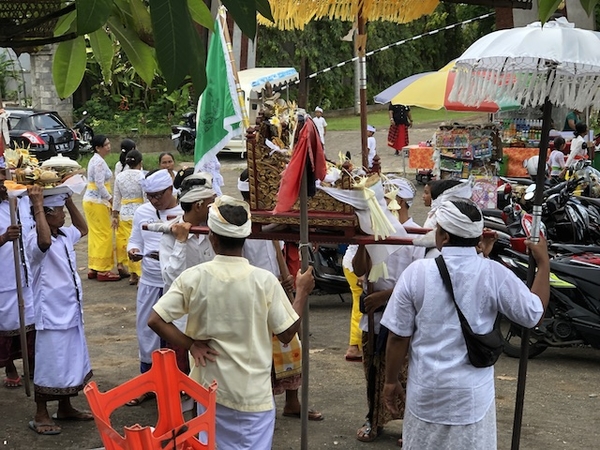 Melasti in Banyualit