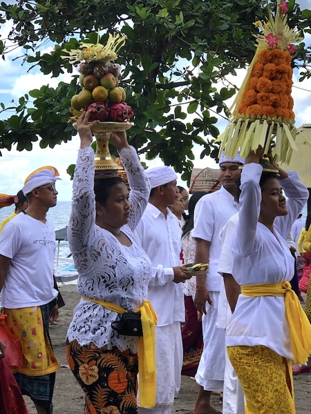 Melasti in Banyualit