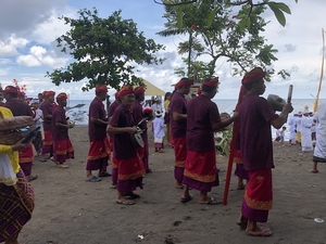 Melasti in Banyualit