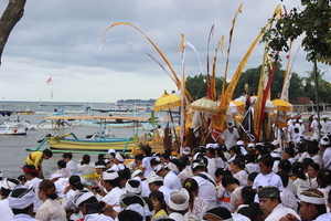 Melasti in Banyualit