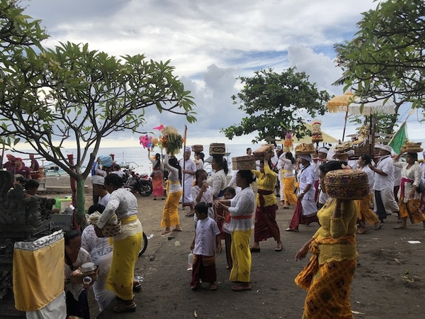 Melasti in Banyualit