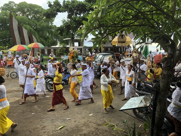 Melasti in Banyualit