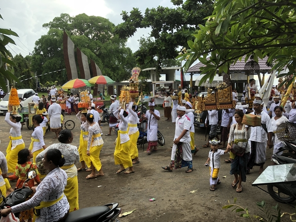 Melasti in Banyualit