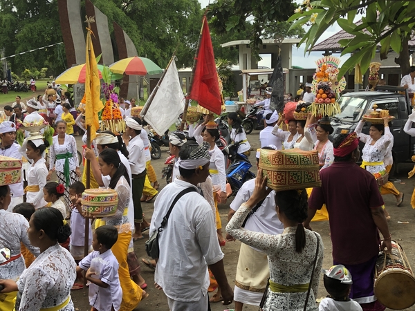 Melasti in Banyualit