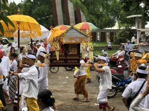 Melasti in Banyualit