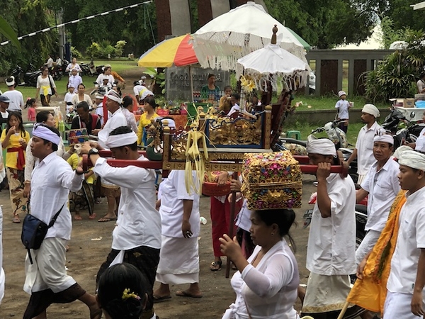 Melasti in Banyualit