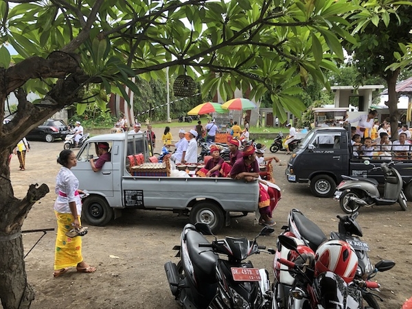 Melasti in Banyualit