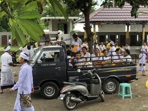 Melasti in Banyualit