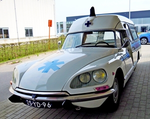 DSCN7460_Citroen-DS_1976_2347cc_91kW_Ambulance_25-yd-96