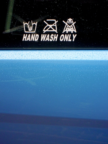 DSCN1456_Ford-Focus_Tuning-ist-zu-teuer-also-lieber-Sticker_Hand-