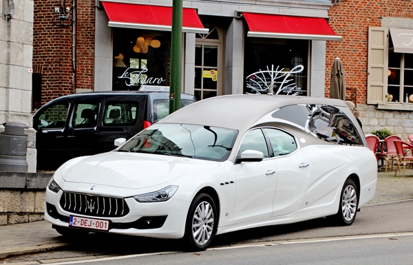 IMG_2586_Maserati-Ghibli_Begrafenis-wagen_hearse_wit_2-DEJ-001