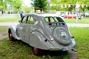 IMG_7984_1938--SV-64_Peugeot-402-Legere_grijs-rood_HVL-SV-38-H