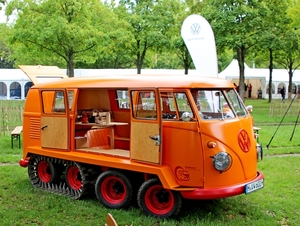 IMG_7927_Volkswagen-VW-Bus-4-asser-T1_oranje&rood_zwerfwagen_H-VW