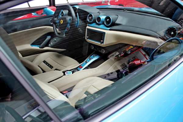 IMG_1091_2024-09-29_RetroRoll_Maaseik_Gangsternest_Ferrari_LuX-HV