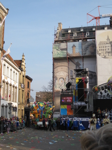 09) Het feest op de grote markt