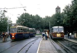 GVB 896 midden jaren 80 als pendeltram bij het Haarlemmermeerstat