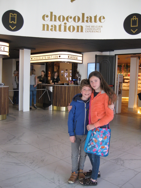 17) Jana & Ruben aan de kassa