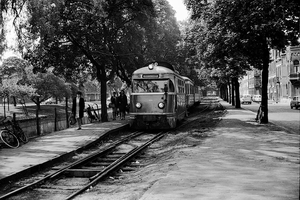 Rotterdam, Boergoensevliet met de RTM-tram uit Hellevoetsluis naa