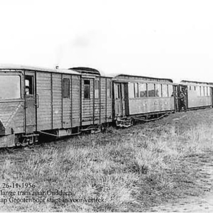 station Sommelsdijk op 26-11-1956...ap Grooteboor stapt als laats