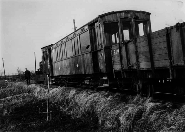 Zwartewaal 1957 12 30 RTM Loc 54 met rijtuig AB368