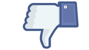 Stop A.U.B met topless foto's, denk aan onze jeugd, en de Me- too