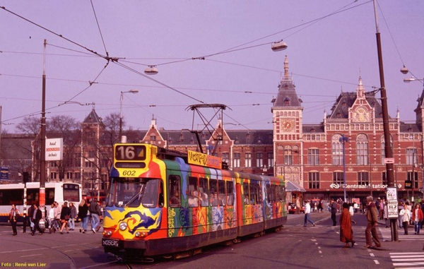 602 Kruising Prins Hendrikkade met het Damrak.