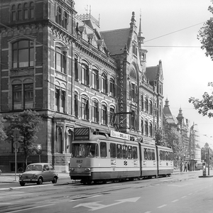 882 Van Baerlestraat.