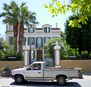 DSCN8504_St-Tropez_Datsun-Pickup-wit_oldtimer_@Chanel