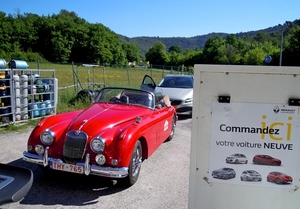 DSCN8147_2019-06-03_VVK-Napoleon-Route_onderweg_Jaguar-rood_thy-7