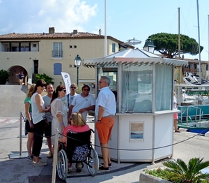 DSCN8441_2019-06-06_VVK-Napoleon-Route_Port-Grimaud_Bus-bootje=ka