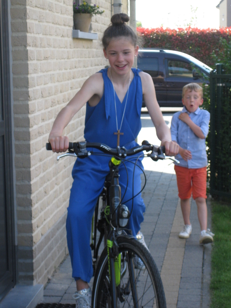 29) Jana op haar fiets