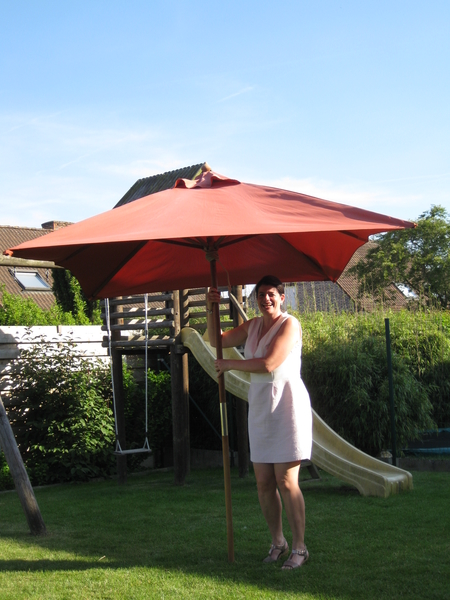 31) Tante Veerle met de parasol