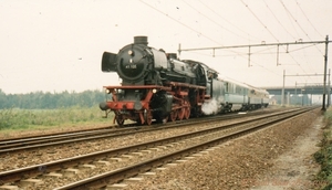 SSN 41 105 komt uit Tiel en gaat hier de spoorlijn Arnhem-Nijmege