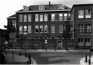 Vinkensteynstraat nrs. 141 Huishoudschool omstreeks 1988