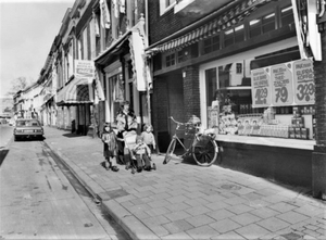 Broodjeszaak van Dopmeijer op de foto bij het Colabord op nummer 