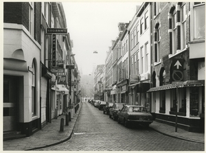 Het is hier 26-2-1987 en de Herenstraat gezien van af het Blijenb