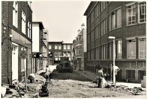 Hunsestraat vanaf Pletterijkade. 25-4-1984.