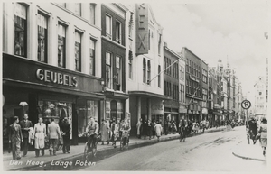 Lange Poten van het Plein. Op de voorgrond o.a.Geubels en REX, 19