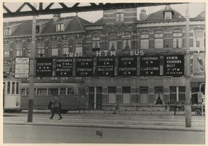 STATIONSPLEIN. Nieuwe richtingaanwijzingen van de H.T.M. 1949