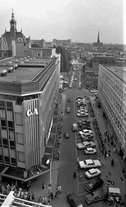 Voldersgracht kwam ik deze uit ongeveer 1968 tegen vooraan rechts