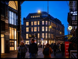 We kijken vanaf de Groenmarkt naar voorheen Maison de Bonnetterie