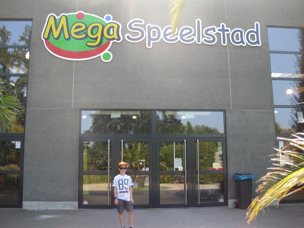 18) Aangekomen bij Mega Speelstad