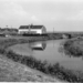 Wachtpost bij station-spoorbrug // Toen ( foto Anker-Smit)